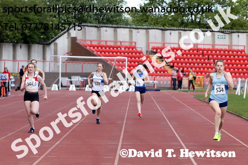Womens under-17s 300 metres, North Eastern Champs, Gateshead Stadium. Photo: David T. Hewitson/Sports for All Pics